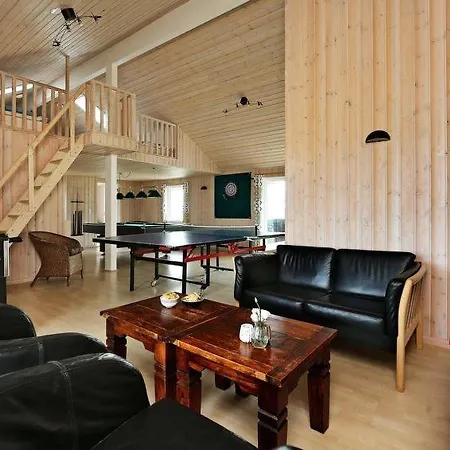 Semesterbostad Sleeps 22 Pool Wifi